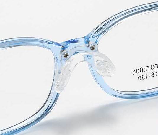 Replaceable nose pads on a light blue G850 frame